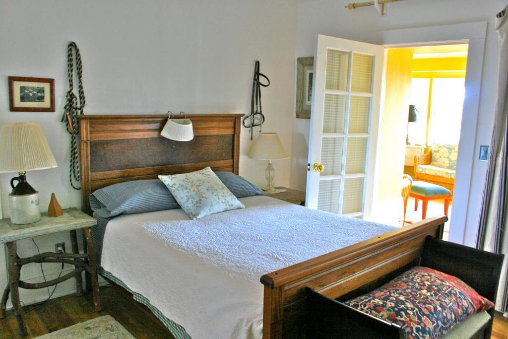 Old Pioneer Garden Country Inn Unionville Room photo